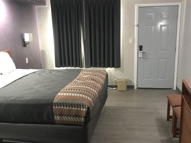 קינגסוויל Executive Inn מראה חיצוני תמונה