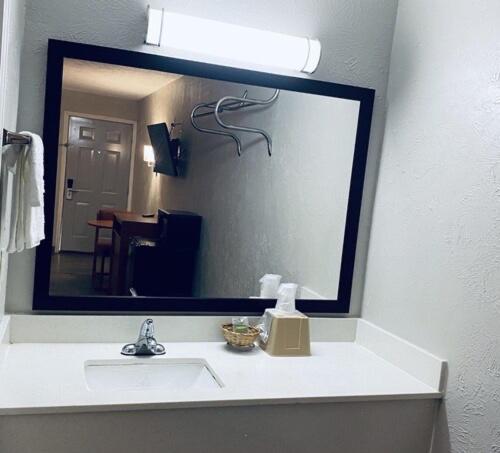 קינגסוויל Executive Inn מראה חיצוני תמונה