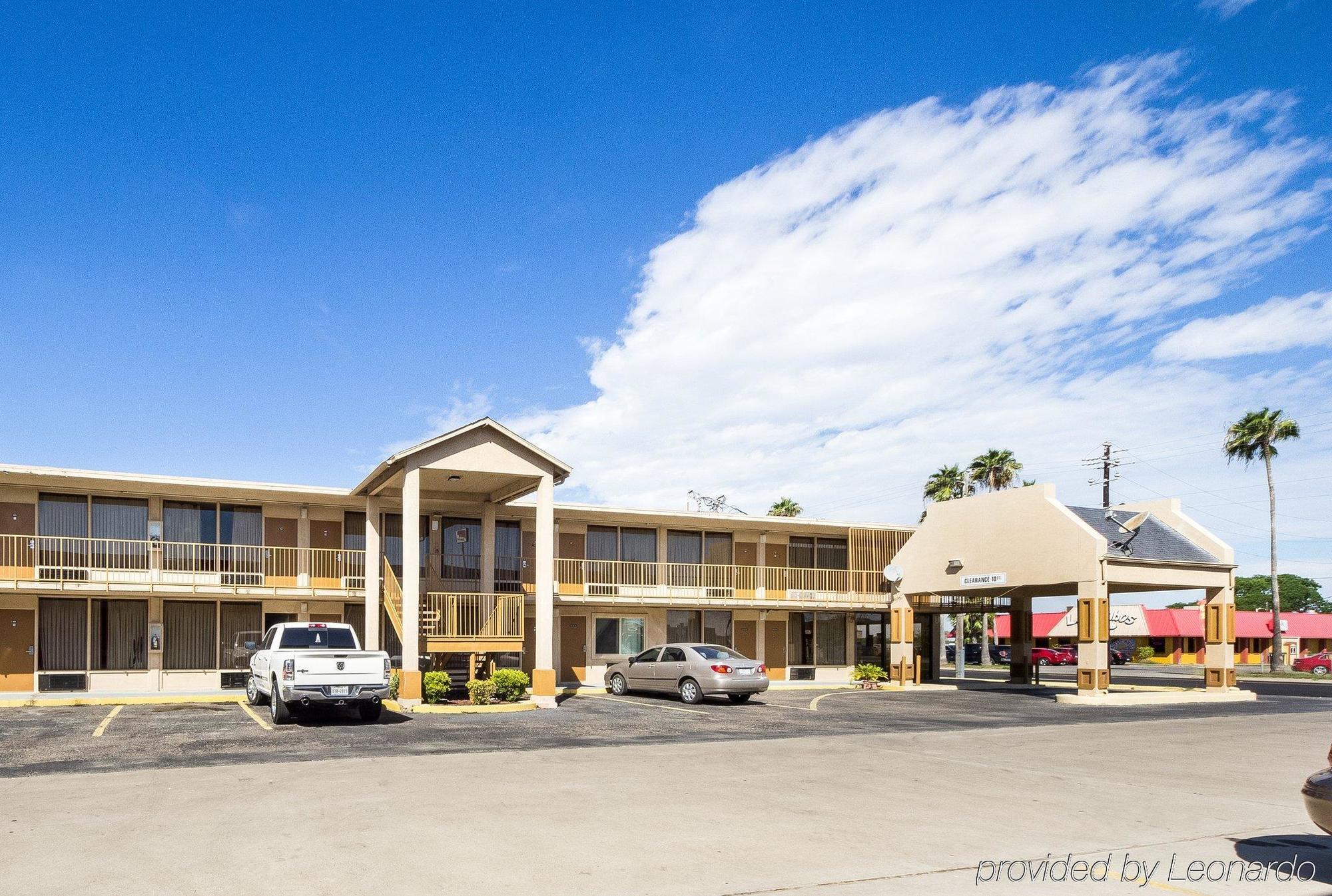 קינגסוויל Executive Inn מראה חיצוני תמונה
